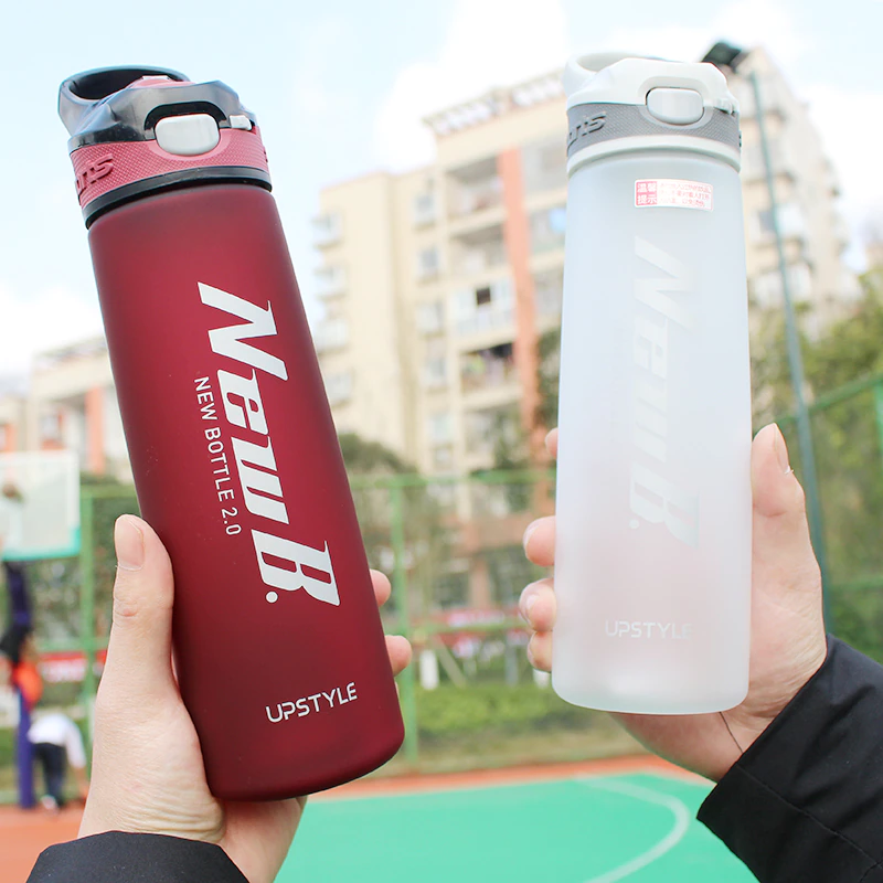 gourde sport rouge et blanche