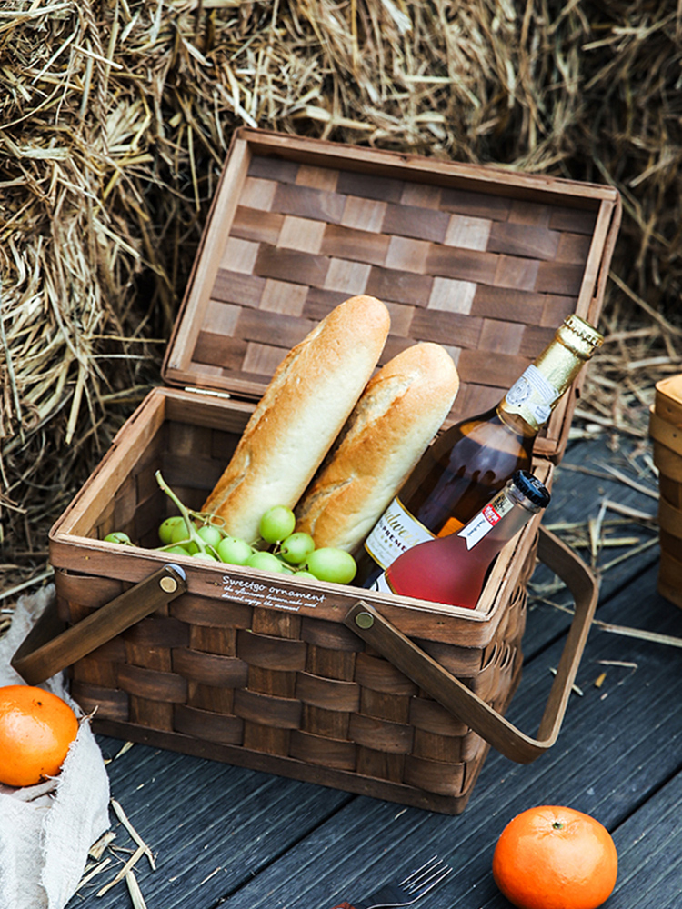 panier en bois pour pique nique et repas